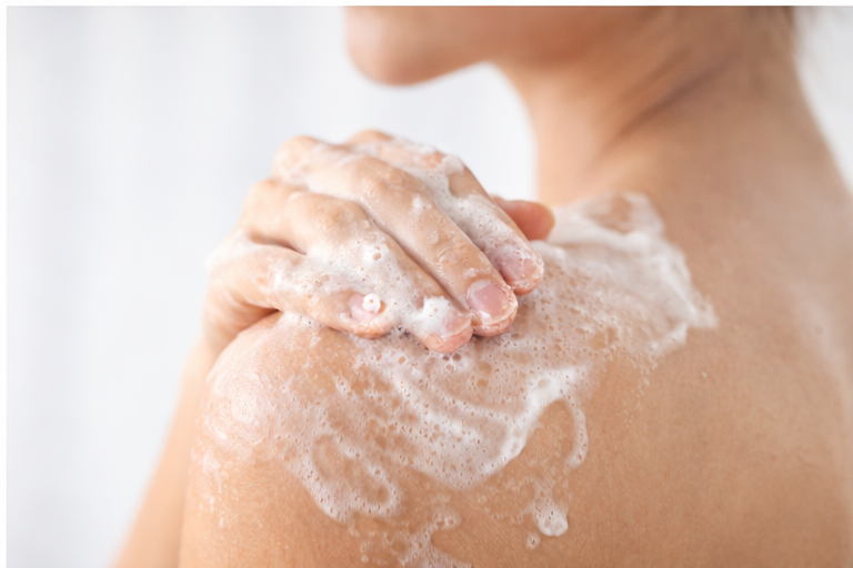 uso jabon artesanal para piel seca en la piel